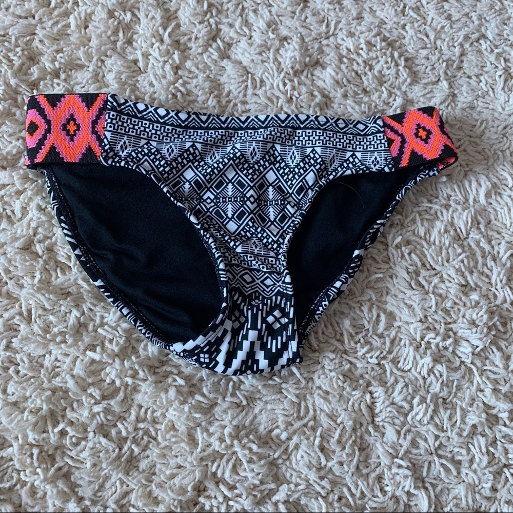 Bikini - Picture 8 of 8
